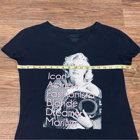 Marilyn Monroe V-neck Tshirt Black Icon Actress Fashionista Blonde Dreamer Large - Picture 2 of 6